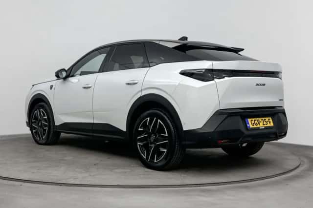 Peugeot 3008 (2024) thumbnail 3