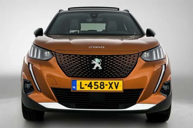 Peugeot e-2008 (2021) thumbnail 4