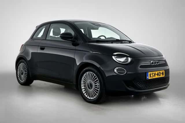 Fiat 500 (2023) thumbnail 2