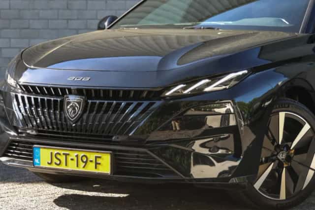 Peugeot e-308 (2025) thumbnail 5