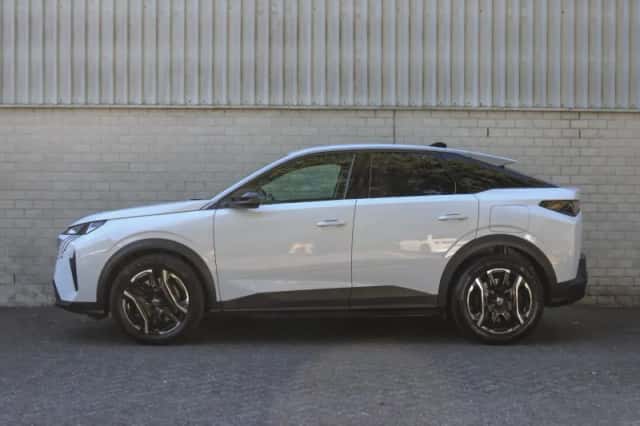 Peugeot e-3008 (2025) thumbnail 2