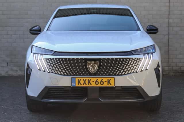 Peugeot e-3008 (2025) thumbnail 4