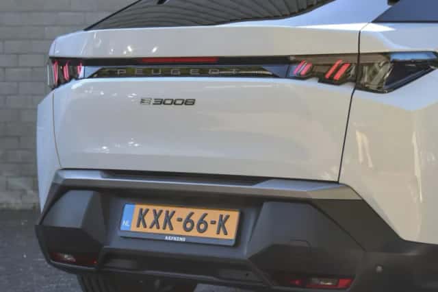 Peugeot e-3008 (2025) thumbnail 6