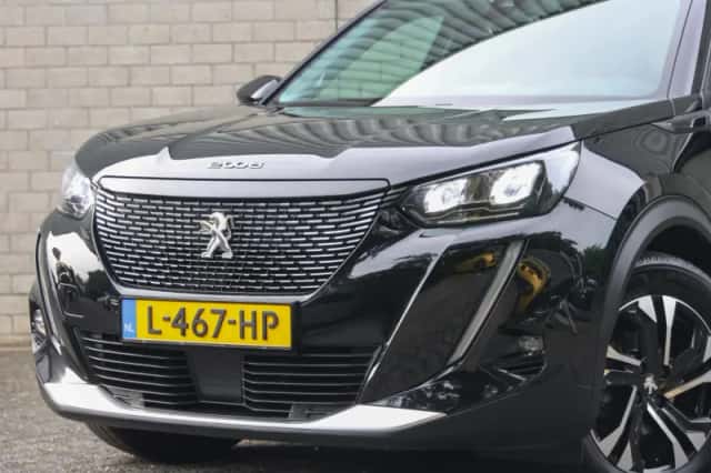 Peugeot 2008 (2021) thumbnail 5