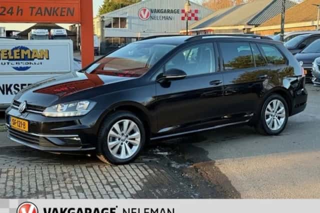 Volkswagen Golf (2018) thumbnail 2