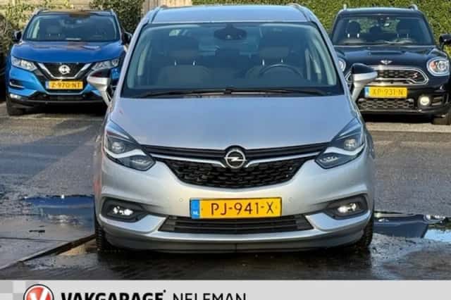 Opel Zafira (2017) thumbnail 3
