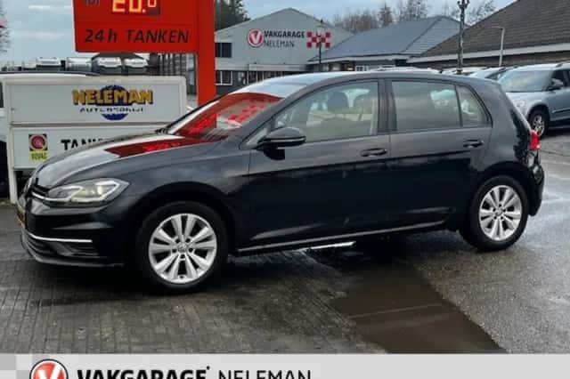 Volkswagen Golf (2018) thumbnail 2