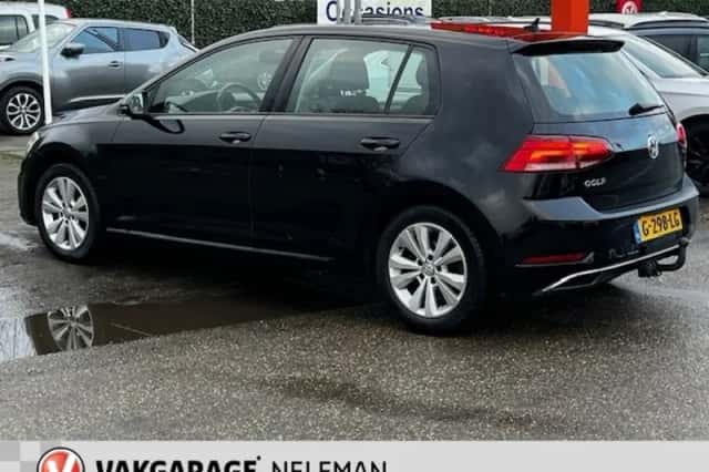 Volkswagen Golf (2018) thumbnail 4