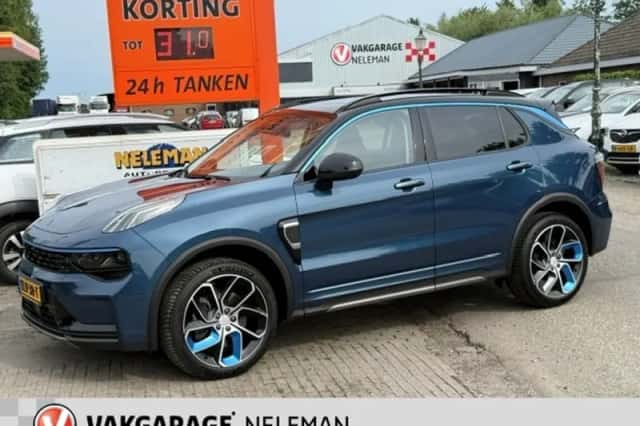 Lynk & Co 01 (2023) thumbnail 2