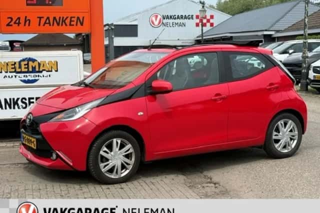 Toyota Aygo (2015) thumbnail 2