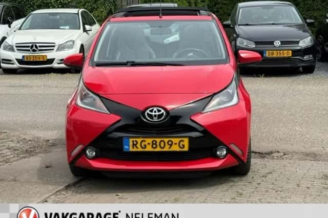 Toyota Aygo (2015) thumbnail 3