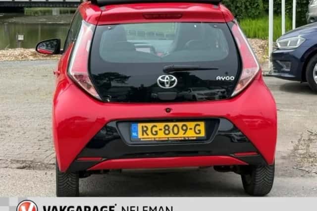 Toyota Aygo (2015) thumbnail 5