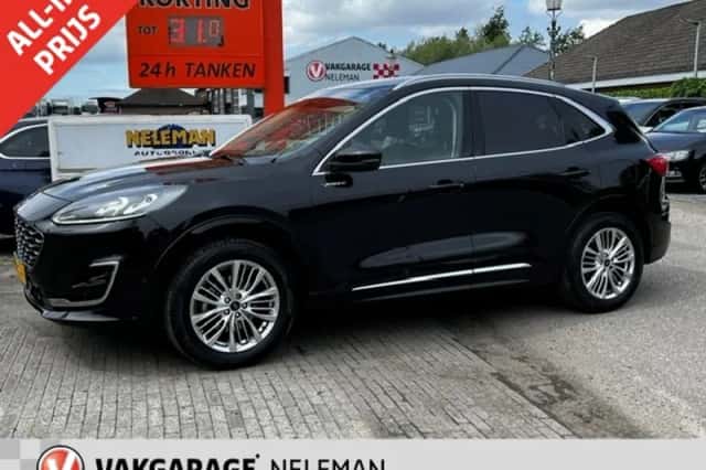 Ford Kuga (2021) thumbnail 1