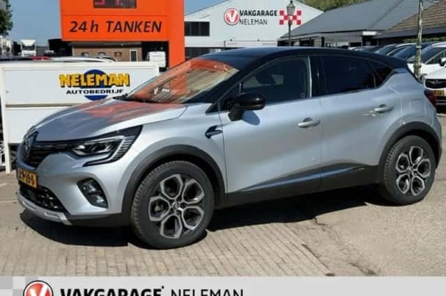 Renault Captur (2023) thumbnail 2
