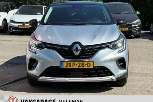 Renault Captur (2023) thumbnail 3