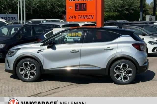 Renault Captur (2023) thumbnail 4