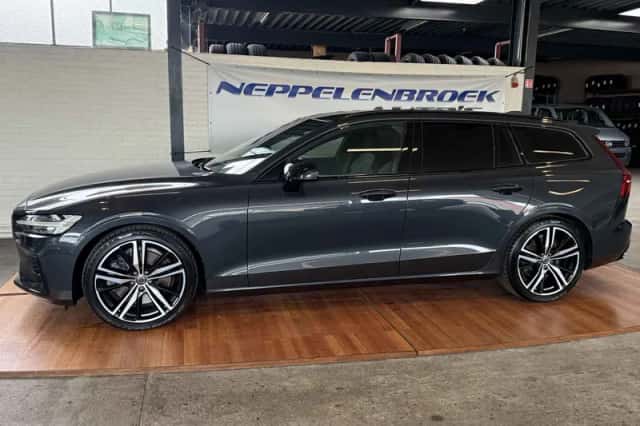 Volvo V60 (2018) thumbnail 2