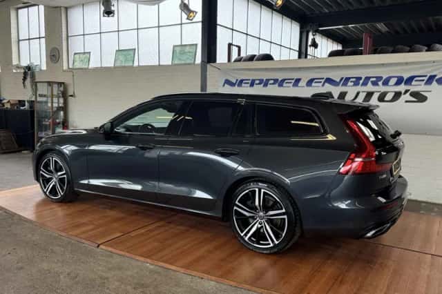Volvo V60 (2018) thumbnail 3