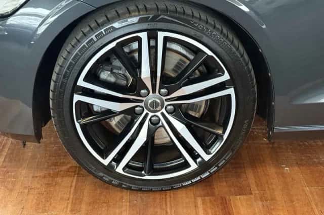 Volvo V60 (2018) thumbnail 5