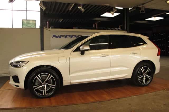 Volvo XC60 (2018) thumbnail 2