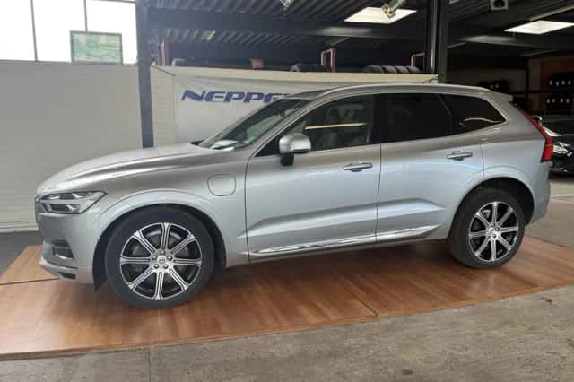 Volvo XC60 (2017) thumbnail 2