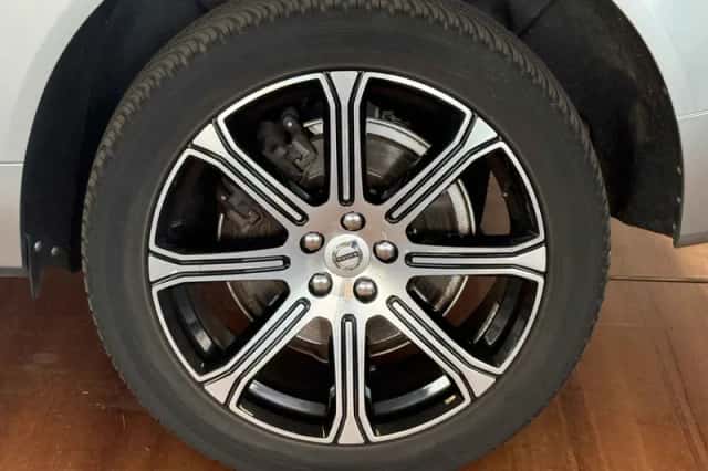 Volvo XC60 (2017) thumbnail 4