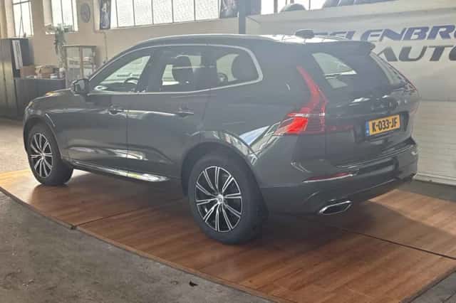 Volvo XC60 (2021) thumbnail 3