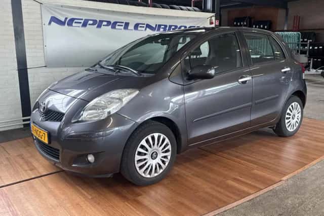 Toyota Yaris (2010) thumbnail 1