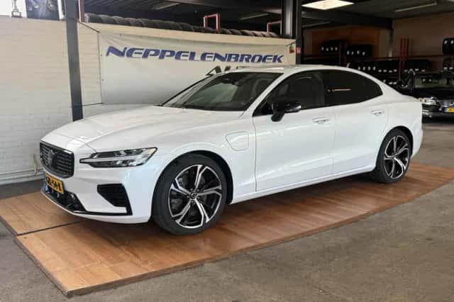 Volvo S60 (2025) thumbnail 1