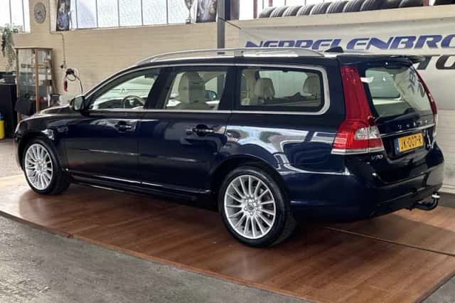 Volvo V70 (2016) thumbnail 3