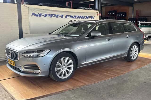 Volvo V90 (2017) thumbnail 1