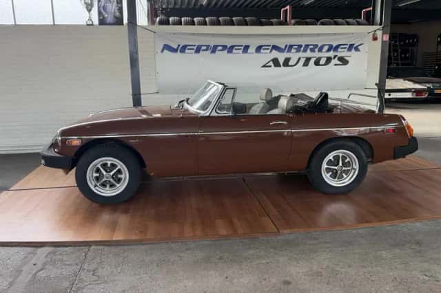 MG MGB (1978) thumbnail 2