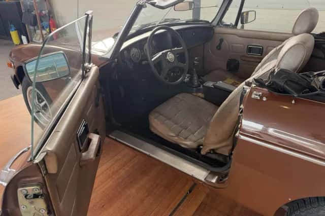 MG MGB (1978) thumbnail 5