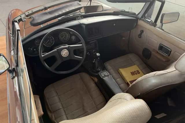 MG MGB (1978) thumbnail 6