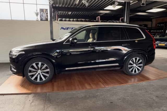 Volvo XC90 (2021) thumbnail 2