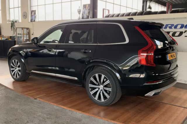 Volvo XC90 (2021) thumbnail 3