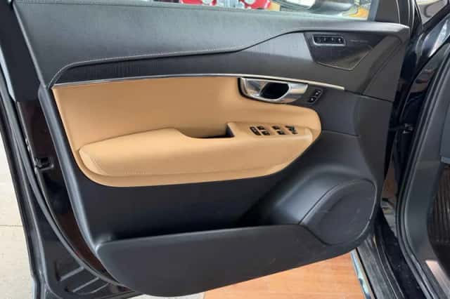 Volvo XC90 (2021) thumbnail 6