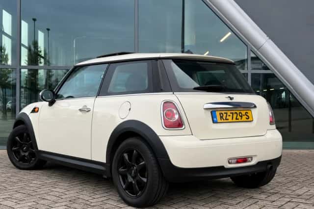 MINI One (2011) thumbnail 4