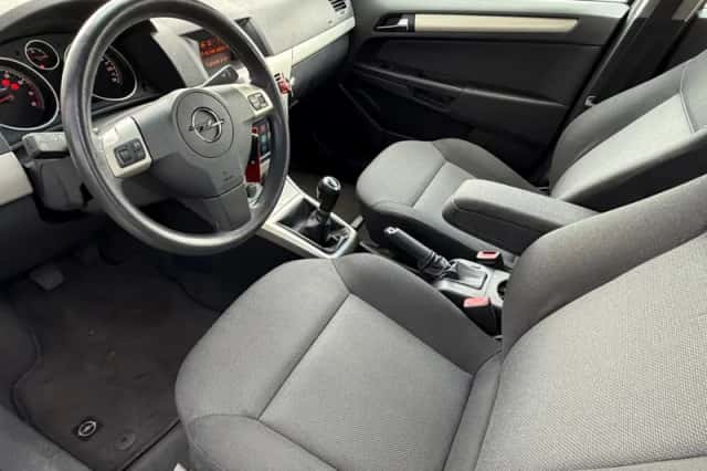Opel Astra (2007) thumbnail 3