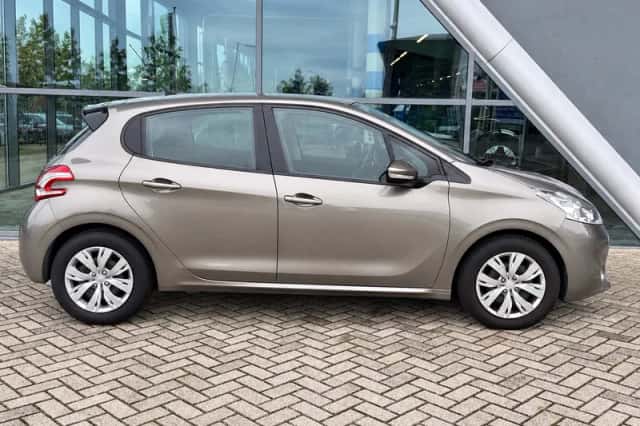 Peugeot 208 (2013) thumbnail 2
