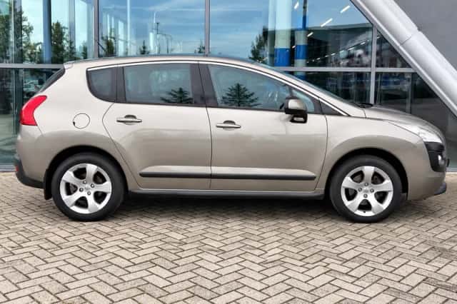 Peugeot 3008 (2011) thumbnail 2