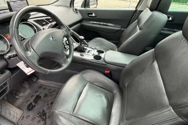 Peugeot 3008 (2011) thumbnail 3