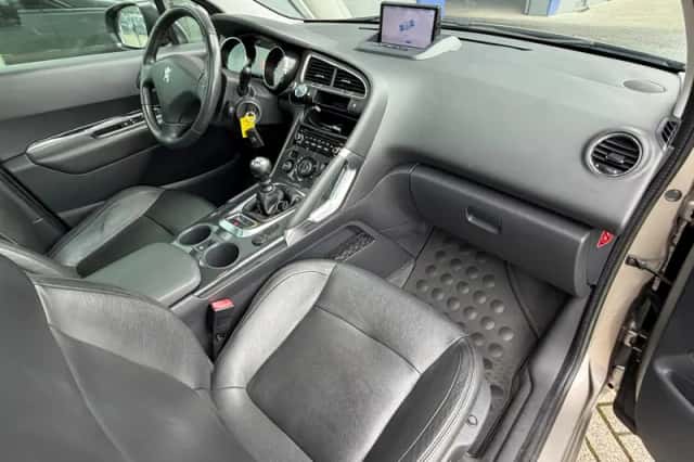 Peugeot 3008 (2011) thumbnail 4