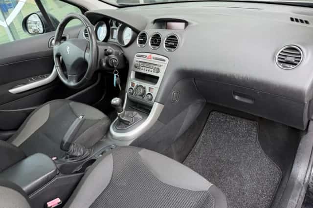 Peugeot 308 (2009) thumbnail 4
