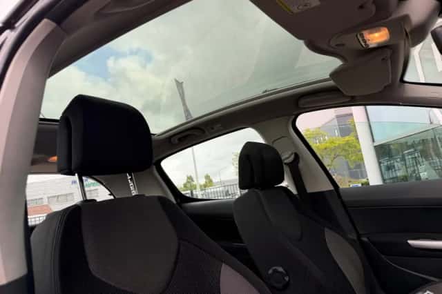 Peugeot 308 (2009) thumbnail 6