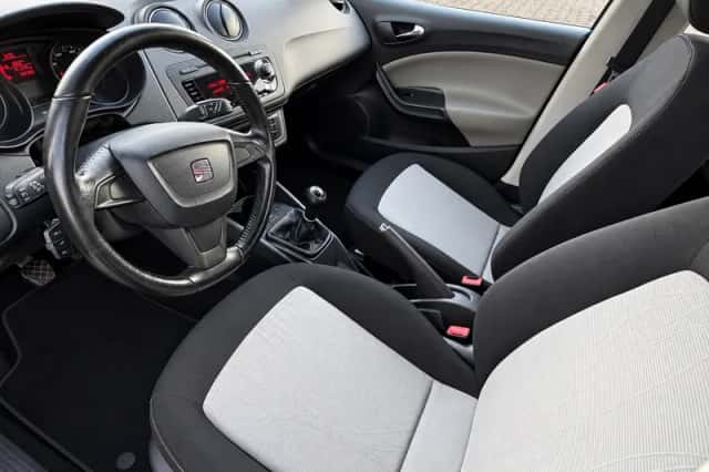 SEAT Ibiza (2013) thumbnail 3