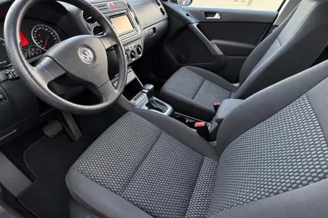 Volkswagen Tiguan (2008) thumbnail 2