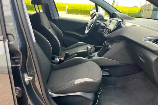 Peugeot 208 (2015) thumbnail 5