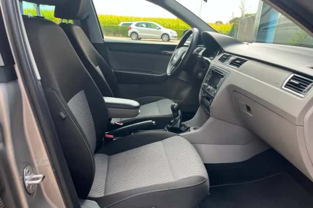 SEAT Toledo (2013) thumbnail 5