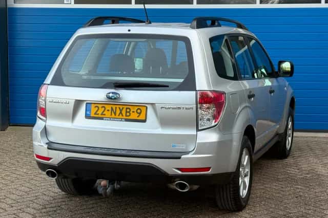 Subaru Forester (2011) thumbnail 4